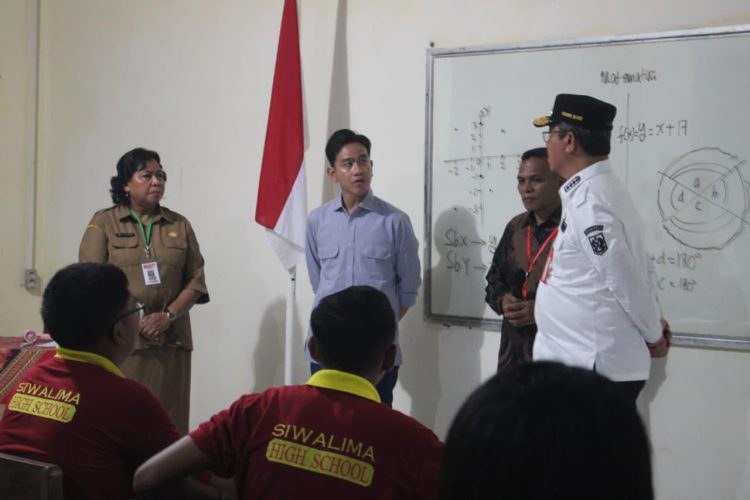 GUBERNUR MALUKU TURUT MENDAMPINGI WAKIL PRESIDEN RI TINJAU SEKOLAH GARUDA MALUKU DI WAIHERU