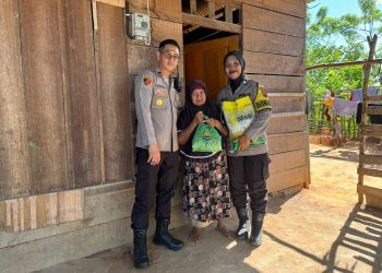 Kapolsek Namlea Terus Berbagi di Jumat Berkah