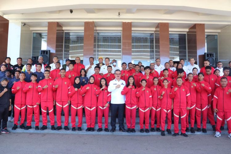 Gubernur Lepas Kontingen Popnas XVII dan Perparpenas XI Provinsi Maluku ke Jakarta