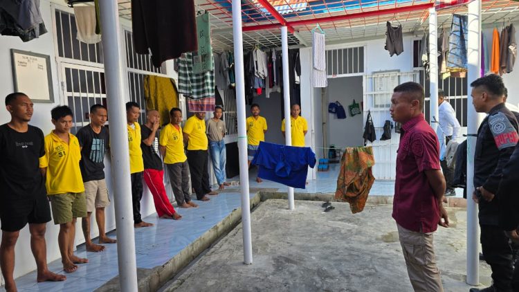 Tertibkan Barang Ilegal, Lapas Namlea Sidak Blok Napi