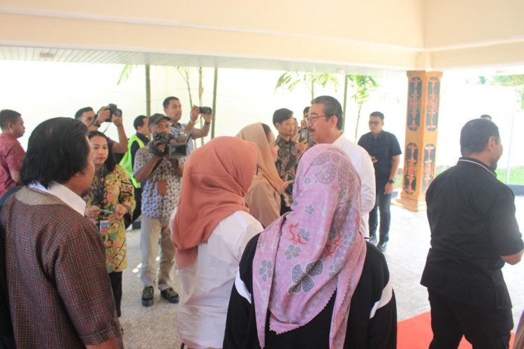 Kunjungan Kerja Komisi V dan Komisi IX DPR RI ke Maluku: Gubernur Hendrik Lewerissa Sambut Langsung Ketua Komisi Lasarus dan Felly Runtuwene