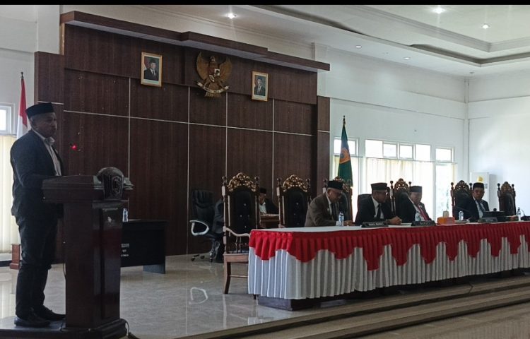 Basir Solissa Ketua Fraksi- P2B DPRD Bursel Terima Ranperda APBD Perubahan 2025 Dengan Cacatan Kritis