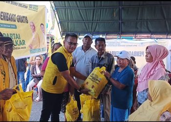 Sambut HUT Ke 61, DPD Golkar Bursel Berbagi 1000 Paket Sembako Kepada Masyarakat