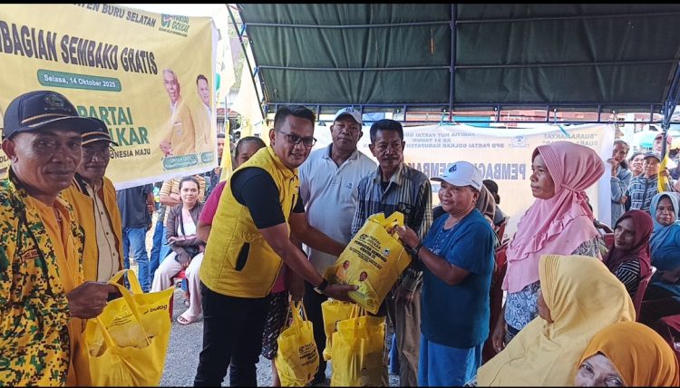 Sambut HUT Ke 61, DPD Golkar Bursel Berbagi 1000 Paket Sembako Kepada Masyarakat