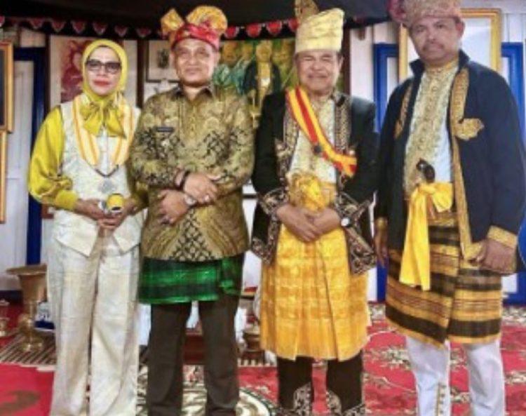 Bupati Ikram Umasugi Bersama Istri dan IKKST Silaturahmi ke Kesultanan Buton