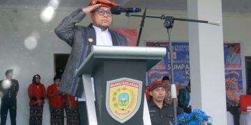 Bupati Bursel La Hamidi Pimpin Upacara Hari Sumpah Pemuda  Ke-97 di Tengah Guyuran Hujan, Ini Pesannya