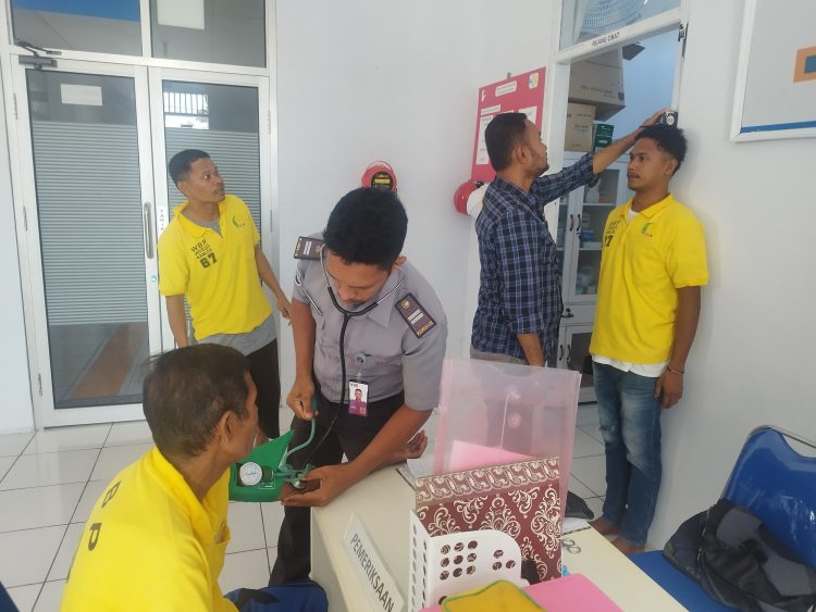 Deteksi Dini Penyakit Musiman, Lapas Namlea dan Puskesmas Sawa Jemput Bola Pantau Kesehatan Warga Binaan