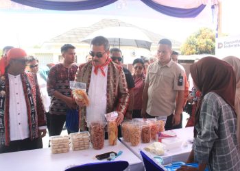 Gubernur Maluku Tinjau Pameran 30 UMKM, Ajak Pelaku Usaha Terus Berkreativitas
