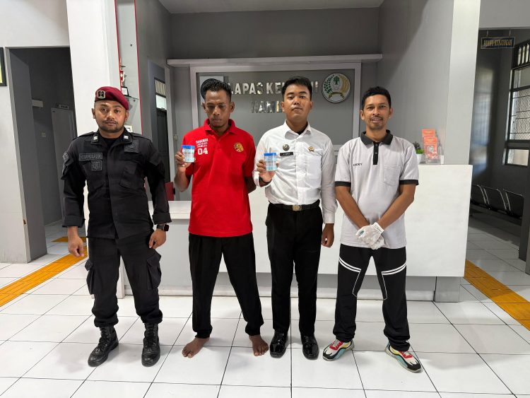 Jalani Tes Urin, Petugas dan Warga Binaan Lapas Namlea Bersinar