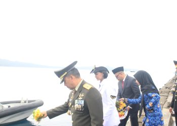 Kapolda Maluku Pimpin Tabur Bunga di Laut, Pemprov Maluku Ajak Generasi Muda Warisi Semangat Pahlawan