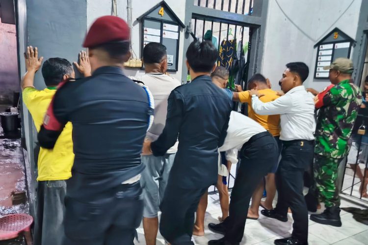 Sinergi Lapas Wahai dan Koramil 1502/05 Berbuah Manis, Razia Blok Hunian Nihil Halinar