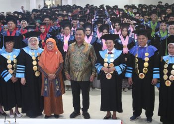POLTEKKES MALUKU SELENGGARAKAN WISUDA, PELANTIKAN DAN ANGKAT SUMPAH DIPLOMA III KESEHATAN TAHUN AKADEMIK 2024/2025