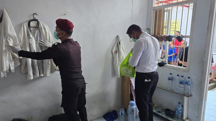 Razia Pagi, Petugas Lapas Namlea Amankan Barang Terlarang