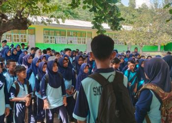 Iptu Charles Mangente SMPN 2 Buru Desa Jikumerasa