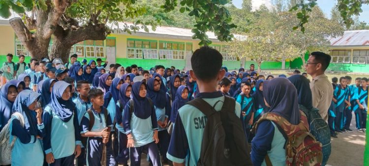 Iptu Charles Mangente SMPN 2 Buru Desa Jikumerasa