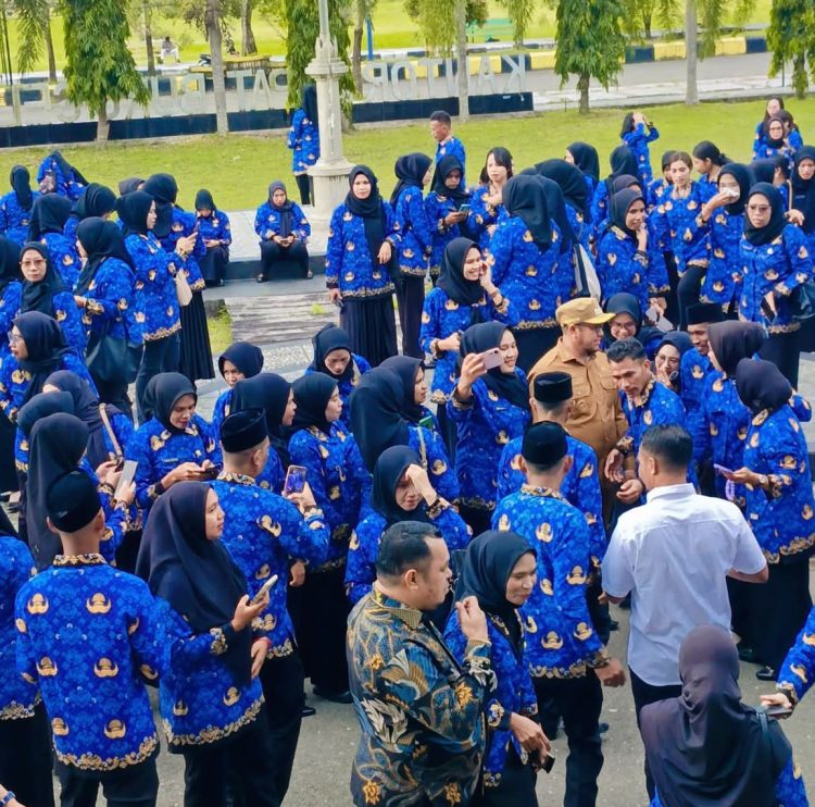 Bupati La Hamidi Serahkan SK Pengangkatan Ratusan PPPK Penuh Waktu Tahap II