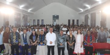 Gubernur Maluku Tekankan Keluarga Sebagai Pilar Pembangunan Daerah, Tutup Resmi Seminar Natal Nasional 2025 di Ambon