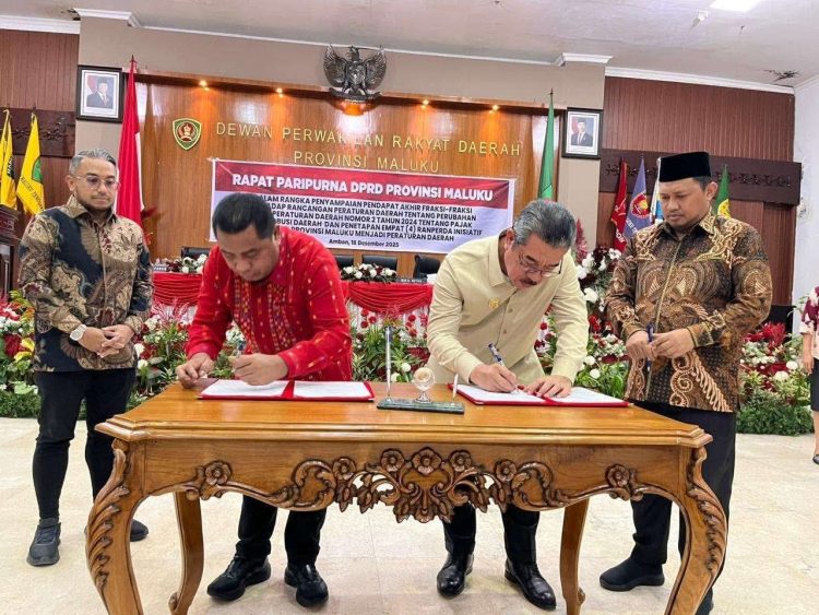 Empat Ranperda Resmi Disahkan, DPRD Provinsi Maluku Tetapkan Perda Baru