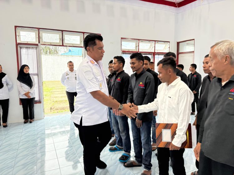 Kado Natal 2025, 10 Warga Binaan Lapas Namlea Dapat Remisi Khusus