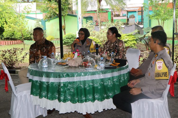 Kapolres Buru Hadiri Open House Natal Dandim 1506/Namlea di Makodim