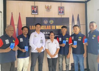 Hasil Kerja Tekun, Warga Binaan Lapas Wahai Terima Premi Akhir Tahun