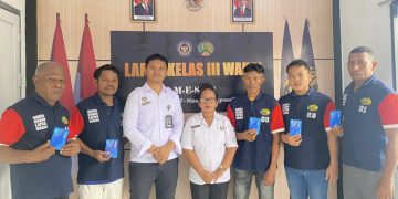 Hasil Kerja Tekun, Warga Binaan Lapas Wahai Terima Premi Akhir Tahun