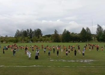 Menyongsong  HUT Pramuka ke-64, Puluhan Anak Siapkan Atraksi Semaphore di Kota Namlea