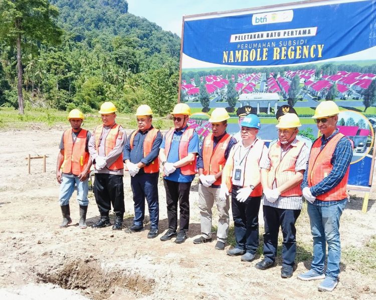 Bupati Bursel La Hamidi Letakkan Batu Pertama Pembangunan 300 Unit Perumahan Subsidi Namrole Regency