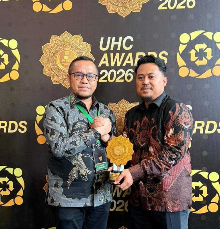 PEMDA BURU SELATAN RAIH PENGHARGAAN UHC AWARDS KATEGORI MADYA ATAS KOMITMEN PELAYANAN KESEHATAN
