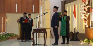 Asis Tomia Dilantik sebagai Penjabat Sekda Kabupaten Buru, Ini Harapan Bupati Ikram Umasugi