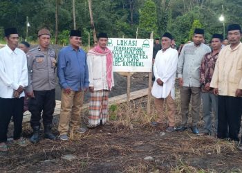 Peletakan Batu Pertama Masjid Awaludin di Desa Ilath Perkuat Kebersamaan Warga