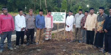 Peletakan Batu Pertama Masjid Awaludin di Desa Ilath Perkuat Kebersamaan Warga