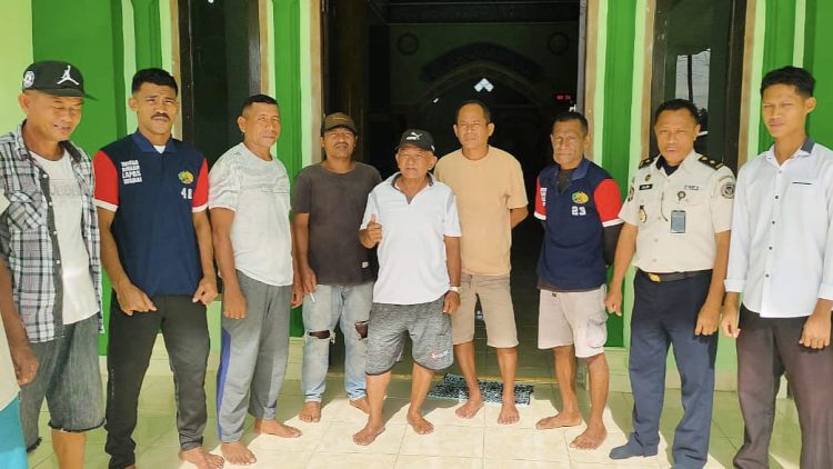 Sambut Ramadan, Narapidana Asimilasi Lapas Wahai Berbaur dengan Masyarakat Mengecat Masjid