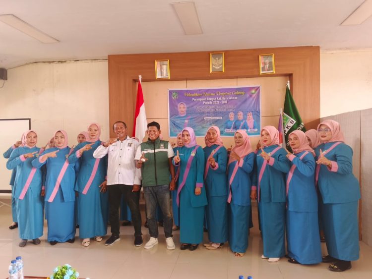 Ketua DPW Perempuan Bangsa Maluku, Nina Batuatas Lantik Pengurus Cabang Buru Selatan