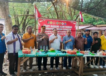 Ngopi Bareng Kamtibmas, Warga dan Aparat Deklarasikan Damai di Bursel