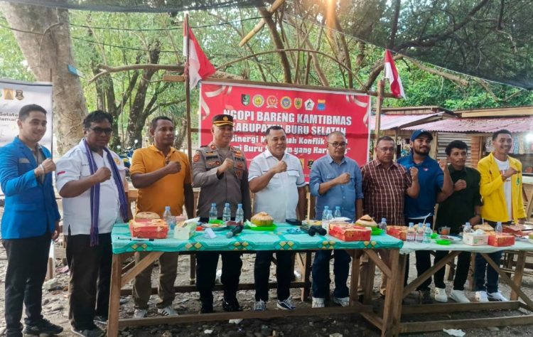 Ngopi Bareng Kamtibmas, Warga dan Aparat Deklarasikan Damai di Bursel