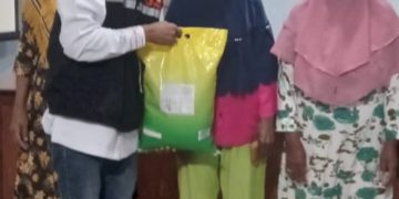 Merajut Silaturahmi di Desa Waeyame, Ketua DPD PKS Kota Ambon Malik Raudhi Tuasamu Hadir dengan Aksi Nyata Pembagian Sembako