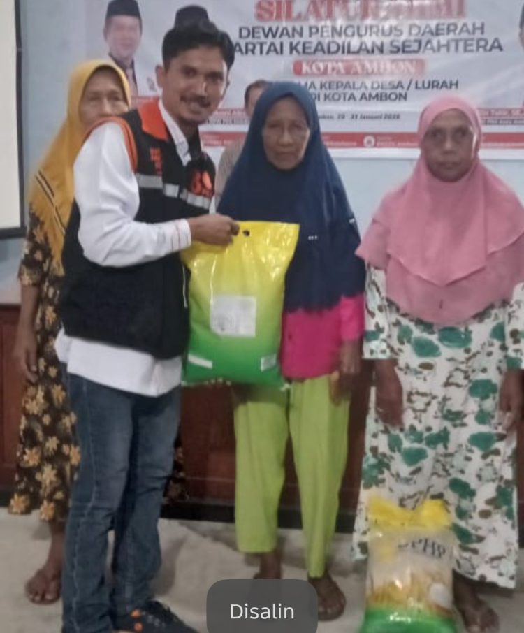 Merajut Silaturahmi di Desa Waeyame, Ketua DPD PKS Kota Ambon Malik Raudhi Tuasamu Hadir dengan Aksi Nyata Pembagian Sembako