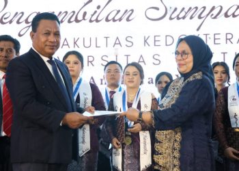 Wagub Abdullah Vanath Hadiri Pengambilan Sumpah 71 Dokter Baru FK Unpatti Angkatan ke-37