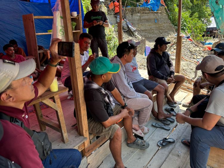 Hanya Bermodal Visa Kunjungan, WNA Asal Cina Bekerja di Tambang Emas GB