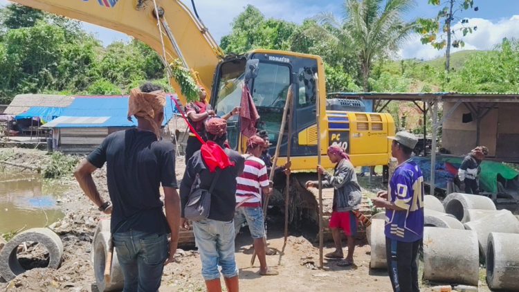 Matatemun Yohanes Sasi Adat Alat Berat di GB, Tuding Tiga Koperasi Langgar Hak dan Lecehkan Pemilik Lahan