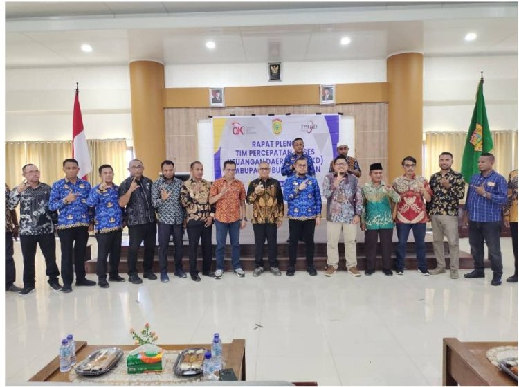 Bupati Bursel La Hamidi Pimpin Rapat Pleno TPAKD Dorong Inklusi Keuangan Daerah