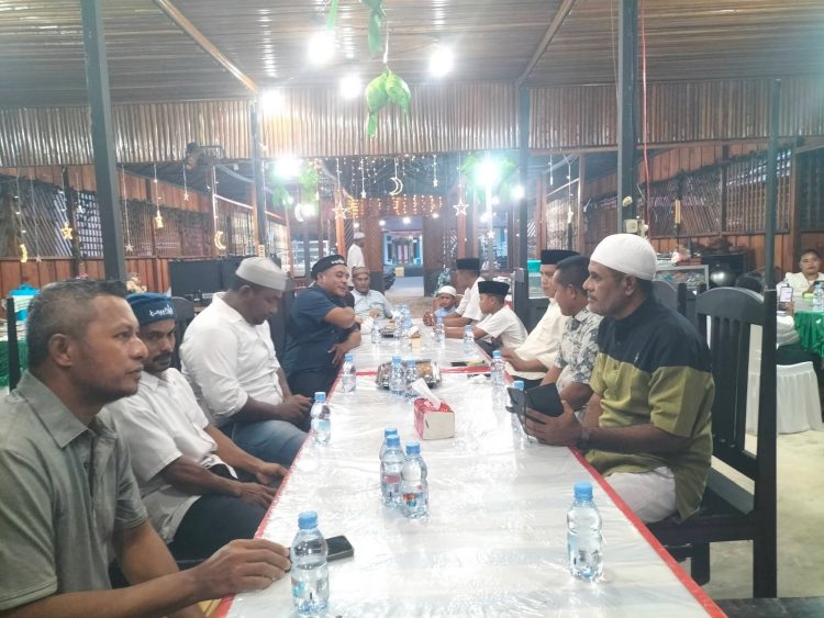 Bagian Umum Setda Bursel Gelar Buka Puasa Bersama Staf