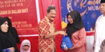 Erwin Tanaya Beri Bingkisan Lebaran Buat Anak Yatim Piatu dan Para Janda