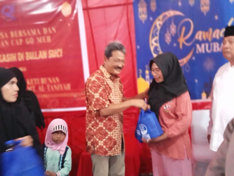 Erwin Tanaya Beri Bingkisan Lebaran Buat Anak Yatim Piatu dan Para Janda