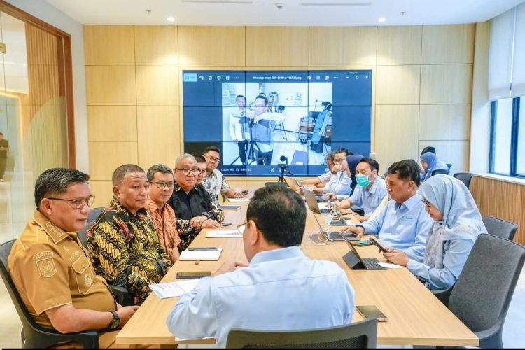 Perjuangkan Layanan Kesehatan, Wali Kota Ambon Bodewin Wattimena dan Sekkot Roberd Sapulette Bertemu Wamenkes RI