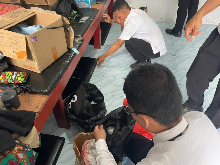 Jelang Idul Fitri, Lapas Namlea Gelar Razia dan Gelar Tes Urin Dadakan