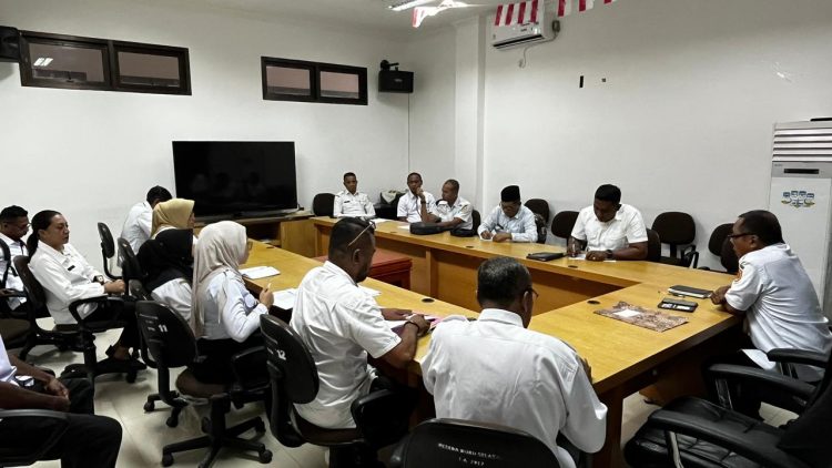 Polres Buru Selatan Hadiri Rapat Tim Pengendali Inflasi Daerah (TPID) dan Lakukan Sidak Harga Bahan Pokok Jelang Hari Raya Idul Fitri 1447 H/ 2026 M