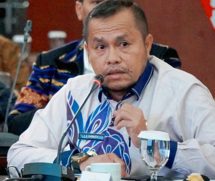 Bupati Buru Selatan Minta Maaf ke Petugas Sampah, Langsung Tegas Panggil Vendor dan Dinas LH sebagai Pengawas Lapangan