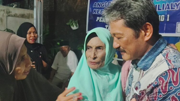 DPRD Pulau Buru Erwin Tanaya Berangkatkan Ibu Maryam Tunaikan Ibadah Umroh